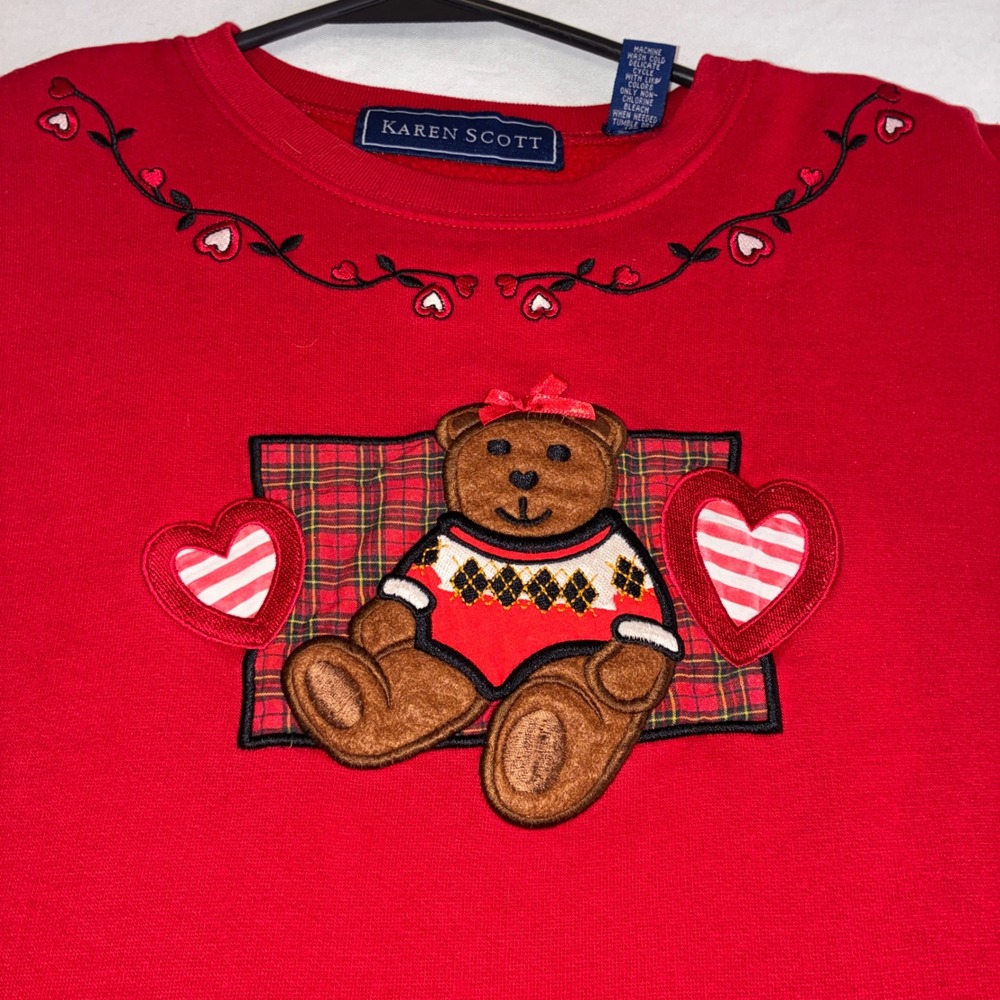 434 Cottagecore Karen Scott Teddy Bear Sweatshirt M Red Heart Embroidered Fleece